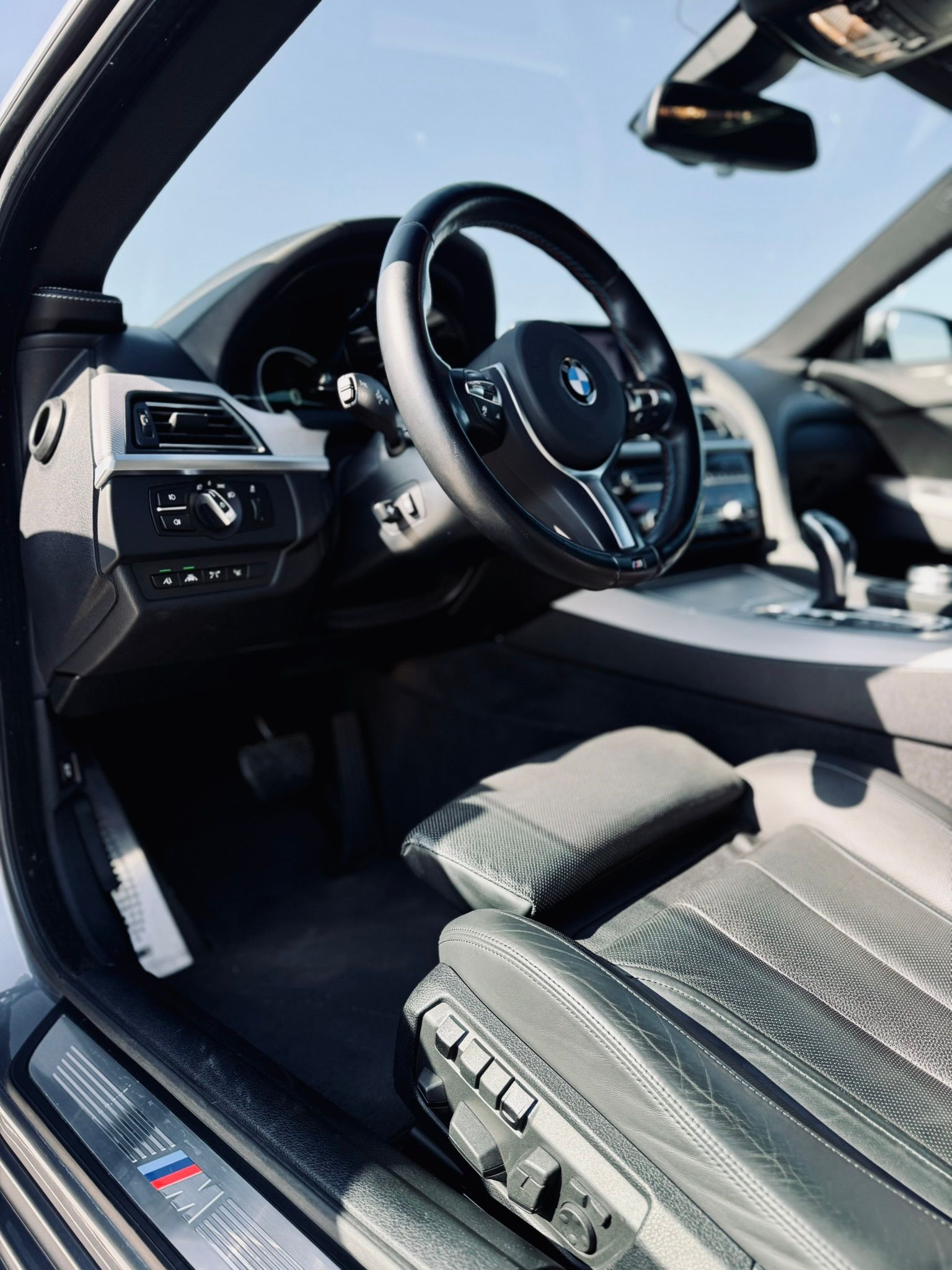Scaun șofer, ușă deschisă, BMW Seria 6 Gran Coupé gri