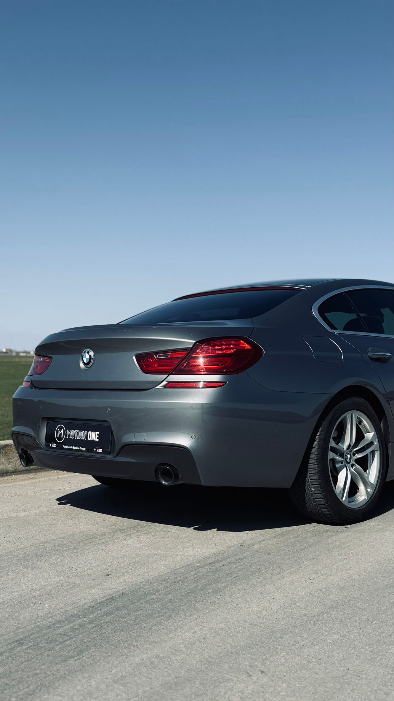 BMW Seria 6 Gran Coupé gri, spate trei sferturi, a doua cadraj