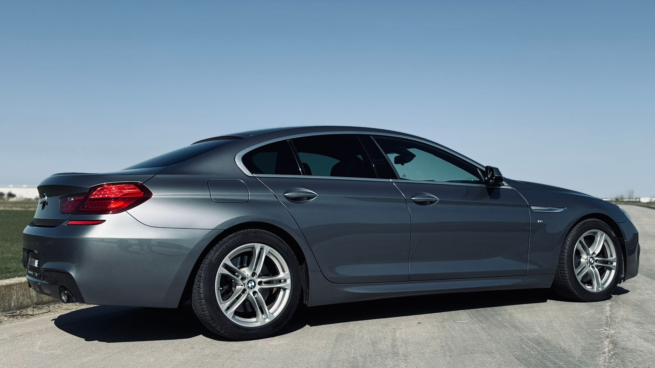 BMW Seria 6 Gran Coupé gri, vedere spate trei sferturi, jante 18 M Sport