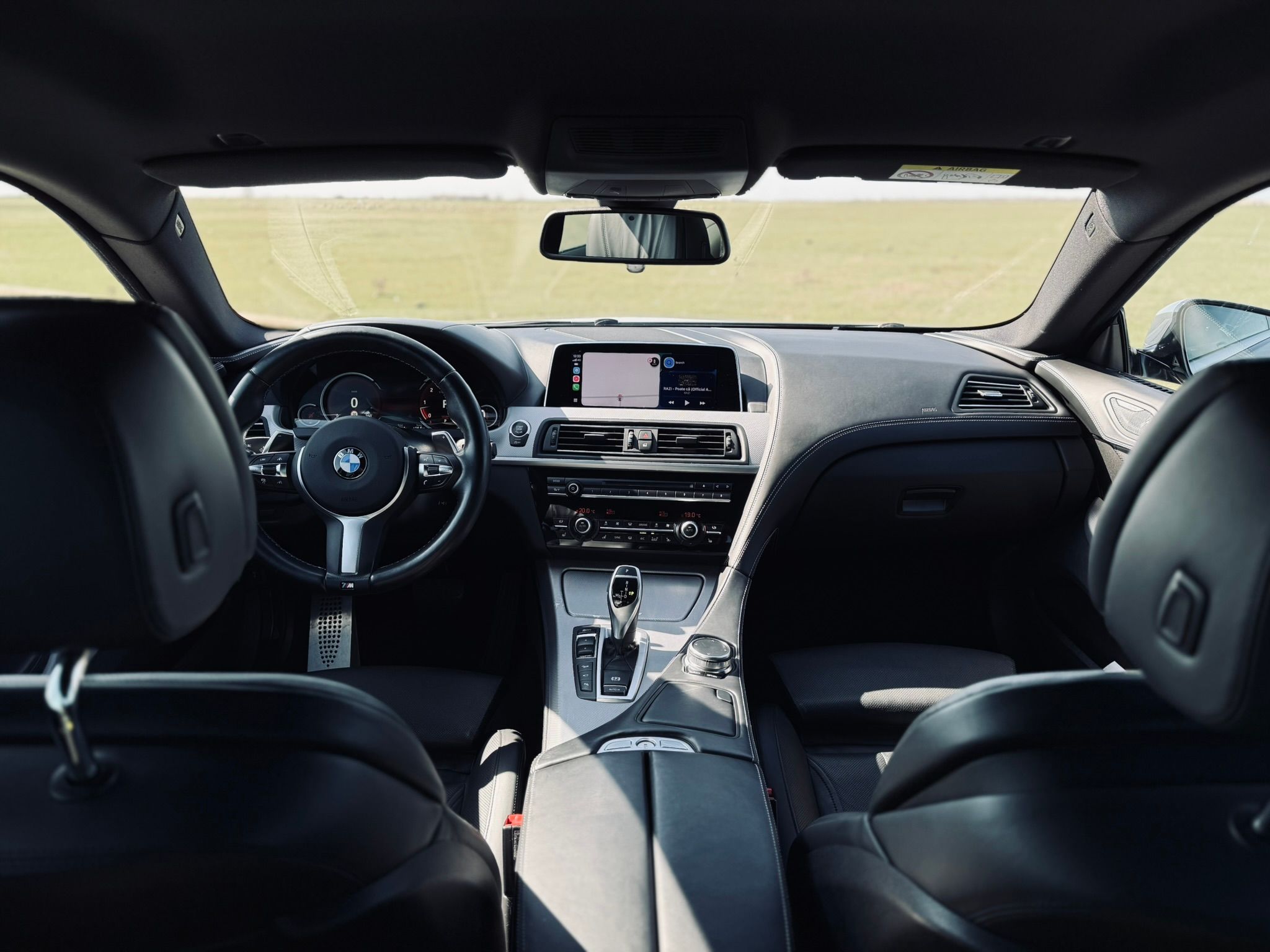 Habitaclu, vedere din bancheta spate, BMW Seria 6 Gran Coupé, Navigatie Profesională cu CarPlay