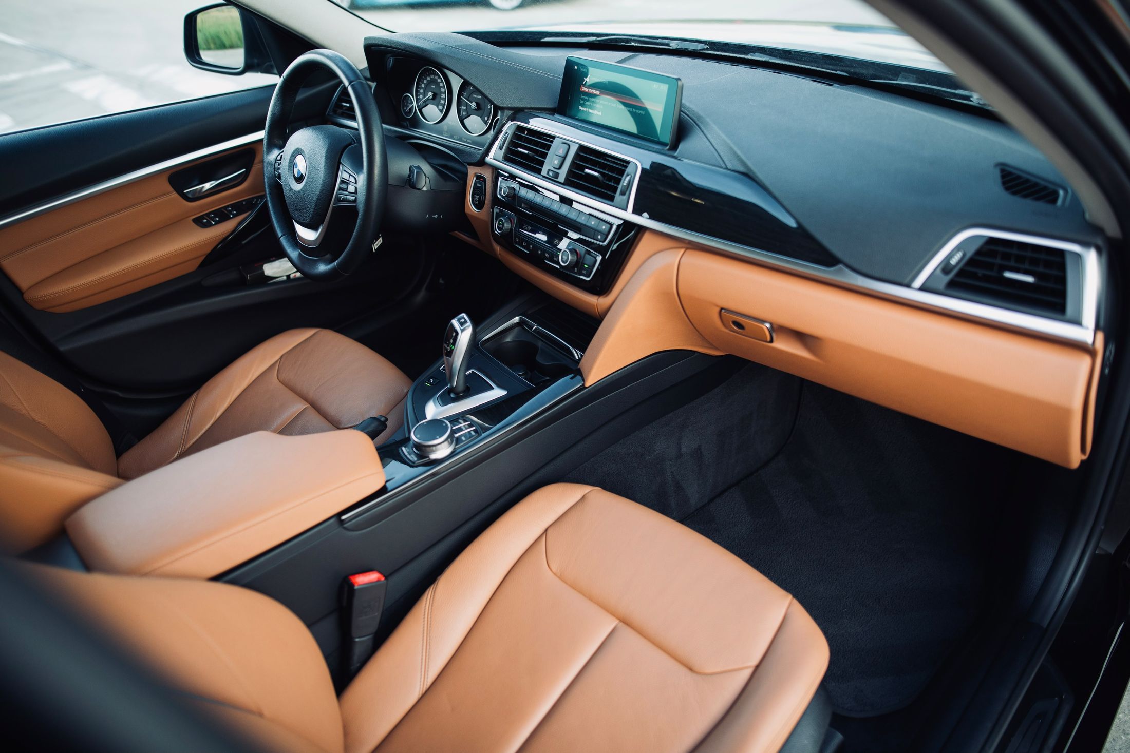 Vedere interior scaun pasager BMW Seria 3 Luxury, piele dakota cognac