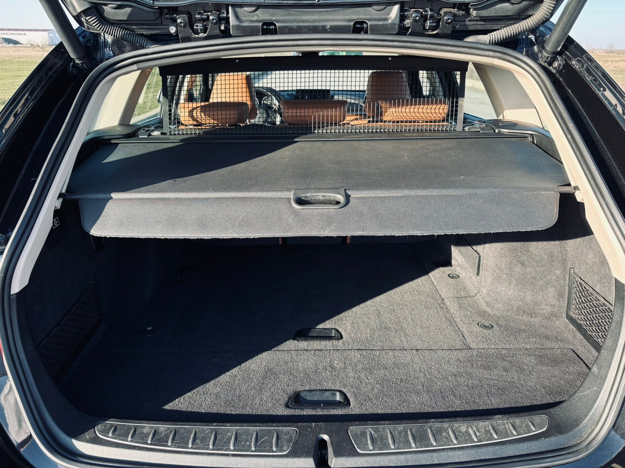 Interior portbagaj cu separator habitaclu tip plasă și protecție bagaje BMW Seria 3 Luxury