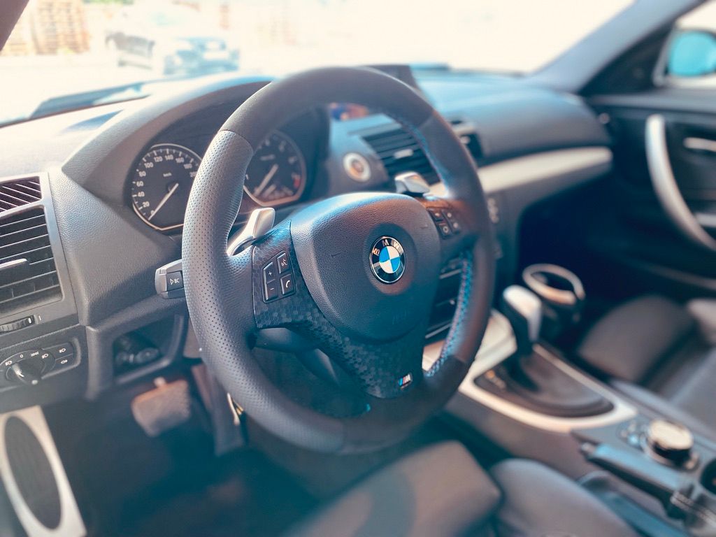BMW Seria 1 Coupé interior, bord, volan M, nappa și alcantara