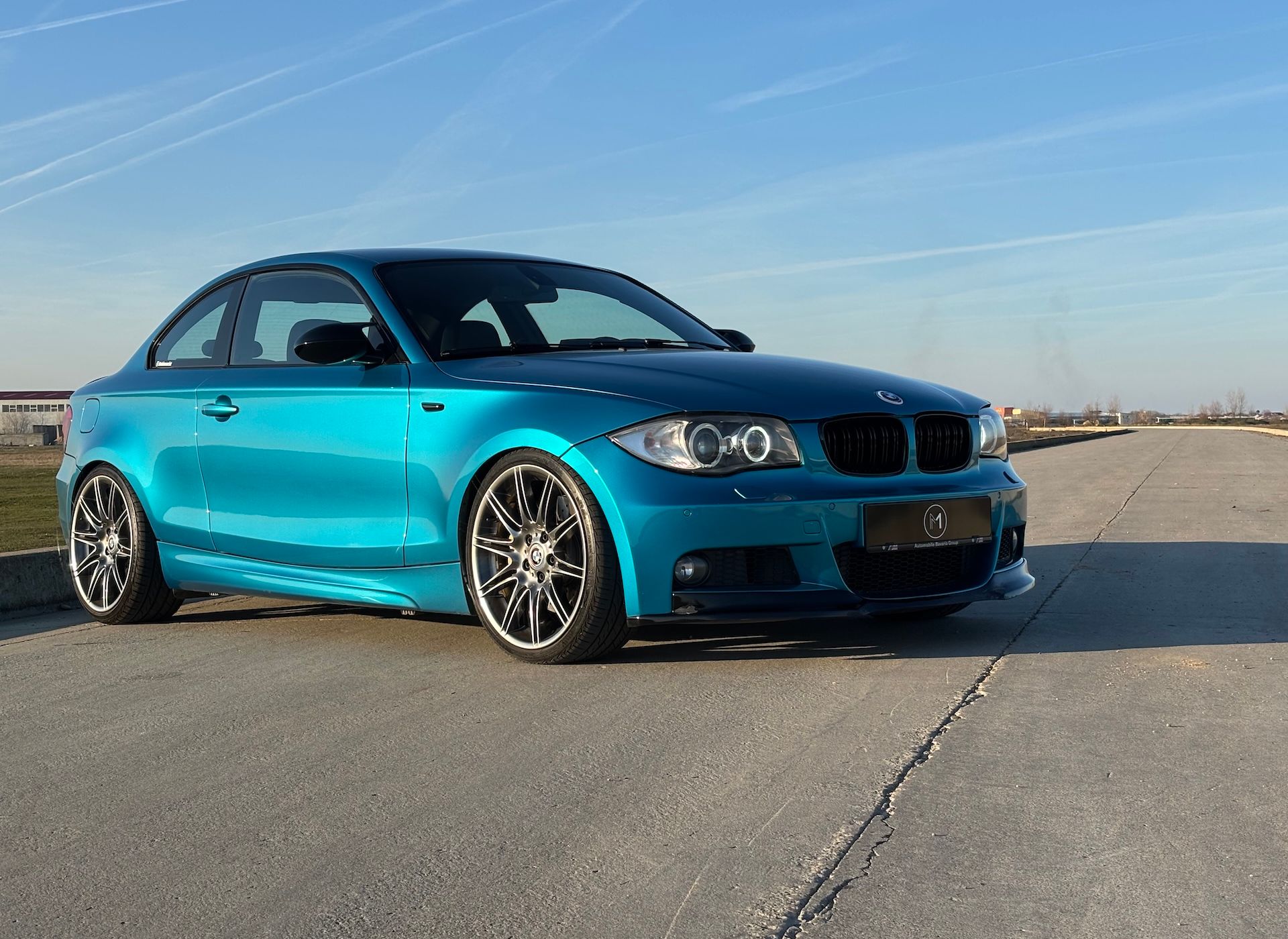 BMW Seria 1 Coupé Atlantis, M Pack, vedere față, trei sferturi, jante M